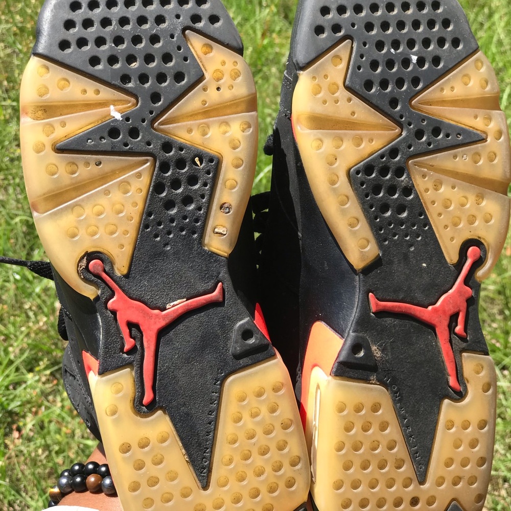 Air Jordan Retro 6 Black Infrared (2019)
Size 5.5Y / 7 Wmns - Picture 7 of 7